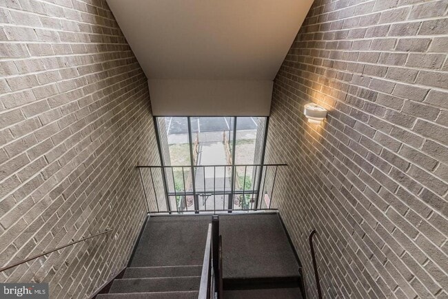 Building Photo - 7587 Margate Ct