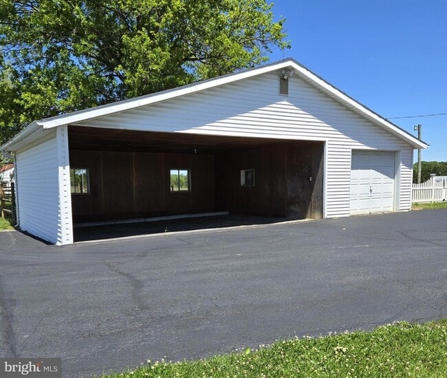 Building Photo - 8293 Leetown Rd