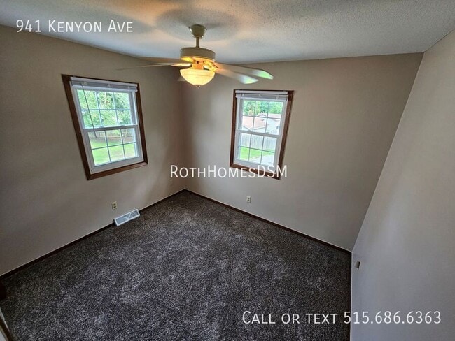 Building Photo - 941 Kenyon Ave