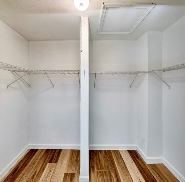 Building Photo - 2402 Savoy Dr