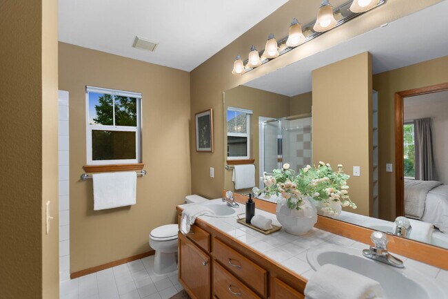 Building Photo - Beautiful End-Unit Townhome in Highland Parc | Water & Sewer Included!- AVAILABLE NOW FOR RENT!!
