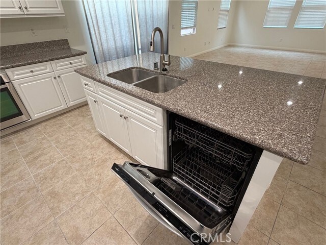 Building Photo - 33 Latitude