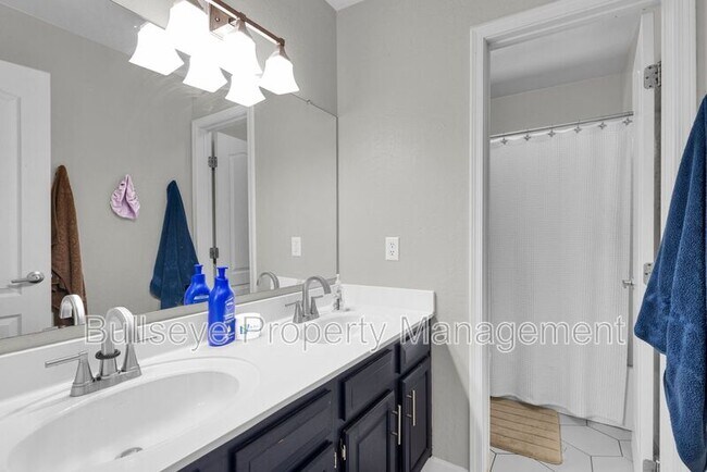 Building Photo - 809 S Lagoon Dr