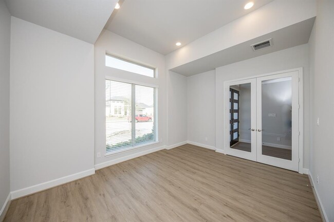 Building Photo - 29819 Breezy Pnes Lp