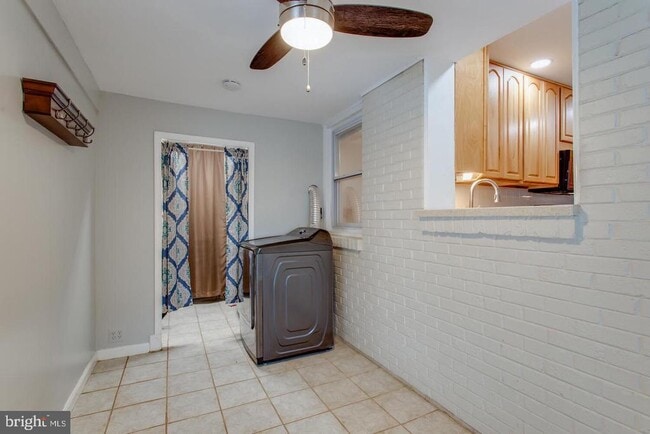 Building Photo - 5834 Pratt St