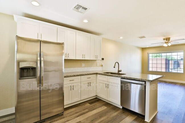 Building Photo - 5119 S 11th Pl