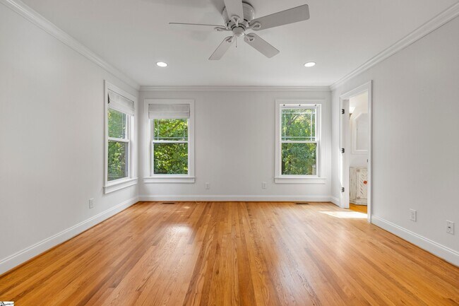 Building Photo - 112 N Rockview Dr