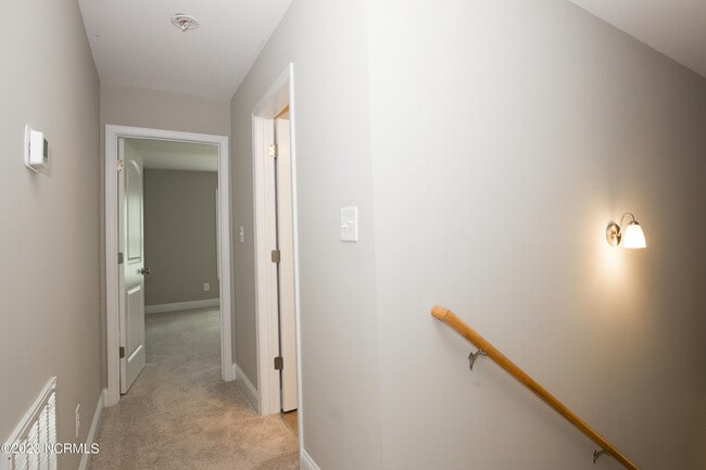 Building Photo - 721 Thrush Dr