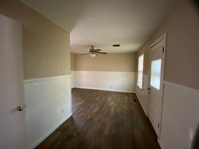 Building Photo - Spacious, remodeled 4 Bed, 2 Bath Home in ...
