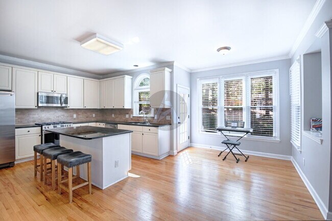 Building Photo - 3786 Upland Dr