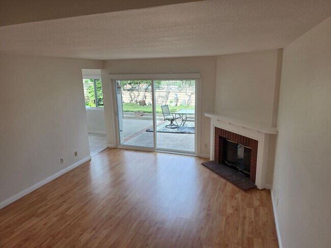 Building Photo - 27875 Avenida Armijo
