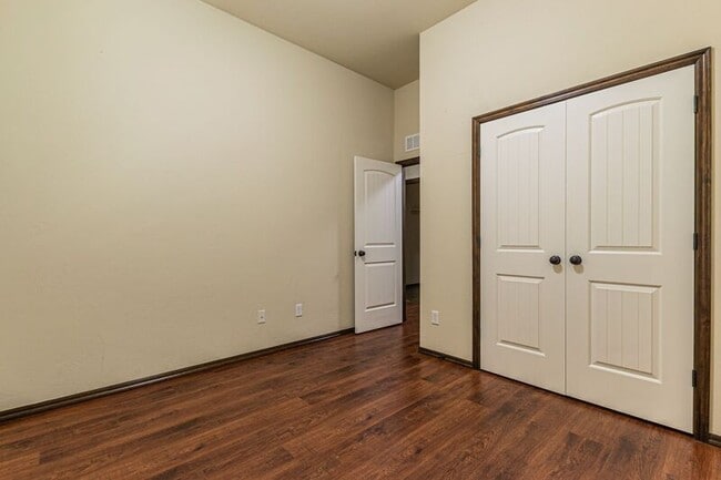 Building Photo - 2405 SW 138th St