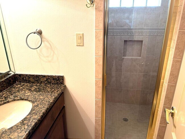 Building Photo - 2610 Vineyard Loop