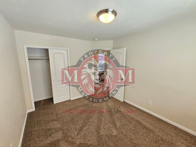 Building Photo - Great 5 Bed 2.5 Bath Home Newly Remodeled