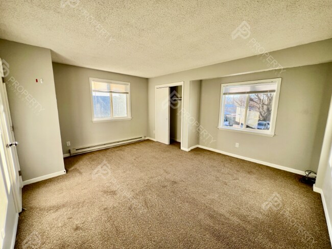 Building Photo - Em Ave Duplex