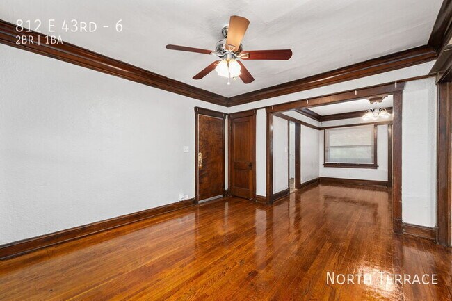 Building Photo - 812 E 43rd-6
