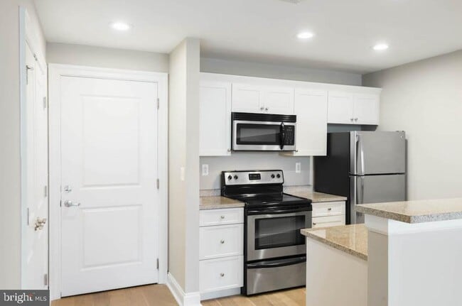 Building Photo - 125 N 4th St