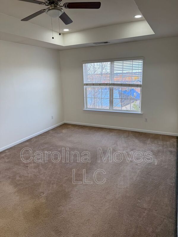 Building Photo - 223 Collingwood Ln