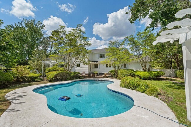 Building Photo - 5704 Woodside Ave