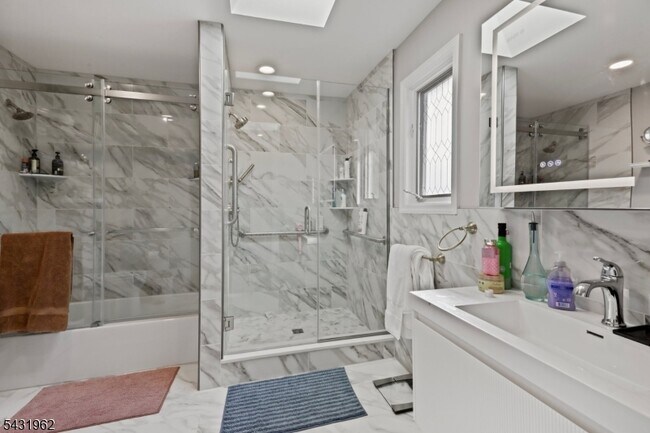 Building Photo - 210 Clarken Dr