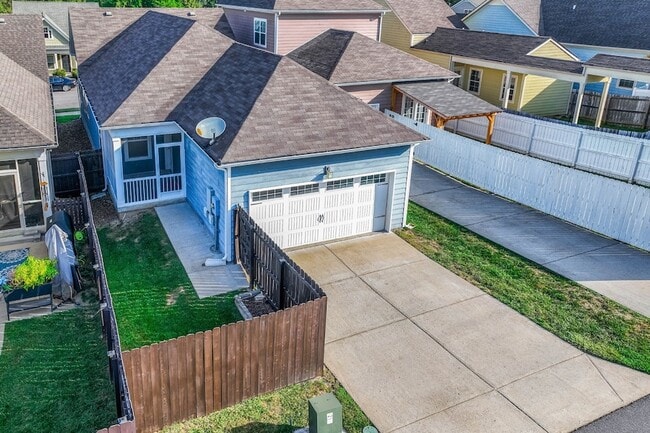 Building Photo - 2437 Duxbury Dr