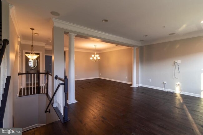 Building Photo - 323 Community Center Ave