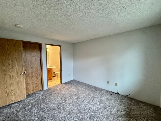 Building Photo - 13617 SE Fairwood Blvd