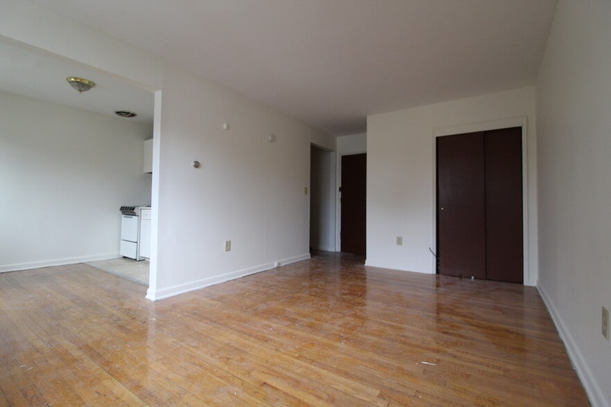 Building Photo - 35 Burnside Ave