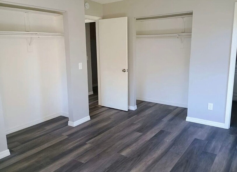 Building Photo - 483 N Briar Creek Point