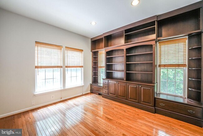 Building Photo - 7683 Henry Knox Dr