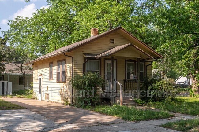 Building Photo - 2834 E Elm St