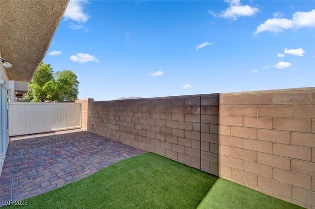 Building Photo - 6646 Colorado Spruce St