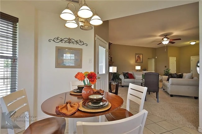 Building Photo - Cute 3-bedroom, 2-bath home