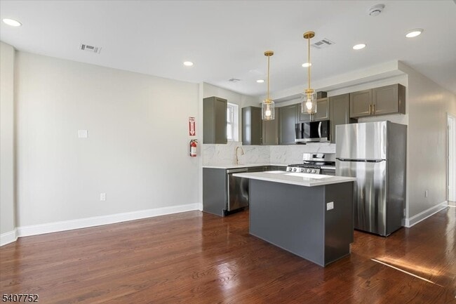 Building Photo - 579 S 12th St