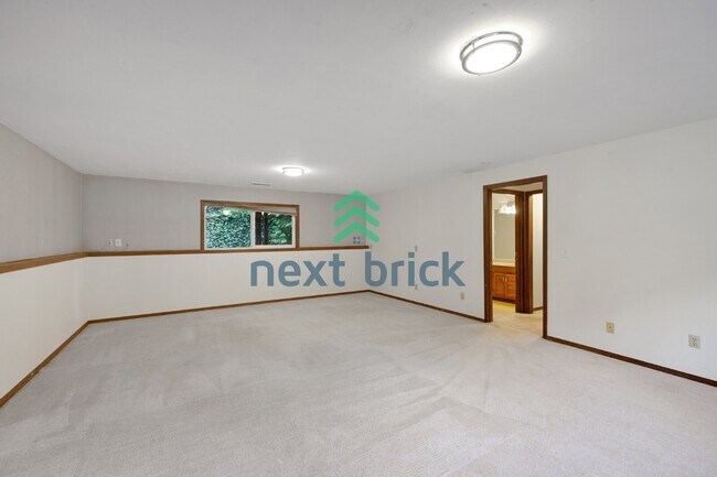 Building Photo - Spacious 4-Bedroom Retreat with 3 Full Baths in the Heart of Redmond – 2,490 Sq Ft of Comfort!