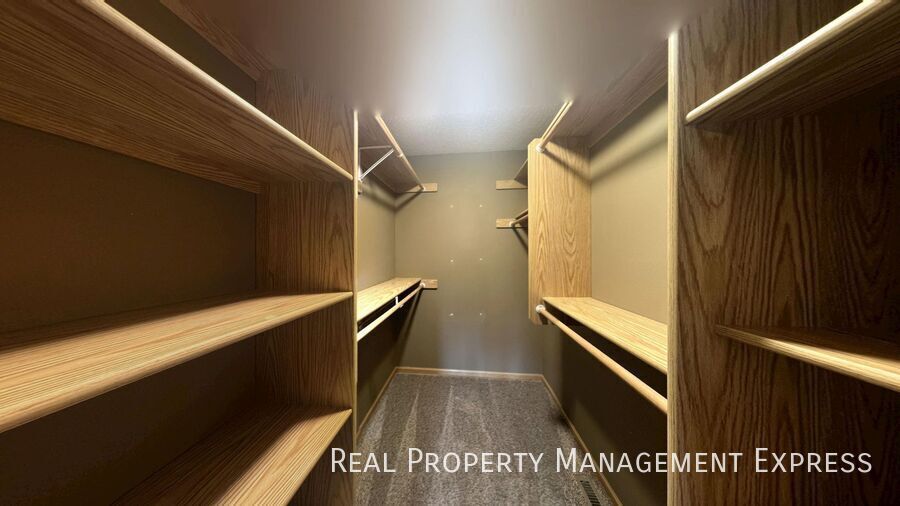 Building Photo - 4 Bedroom 2 Bathroom Home for Rent