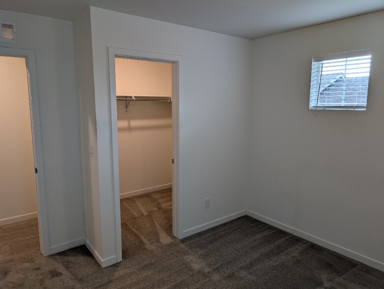 Building Photo - 9050 Hills Dr