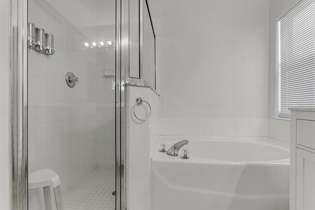 Building Photo - 15412 Montilla Loop