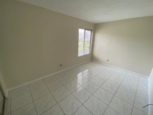 Building Photo - 130 Blue Heron Dr