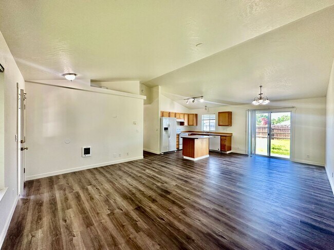 Building Photo - 3 bedroom ranch style home- Newly Renovated!!