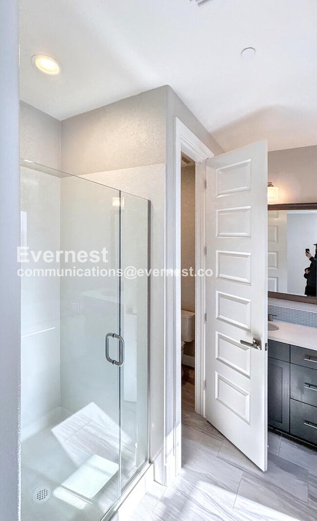 Building Photo - 404 Longden Ave