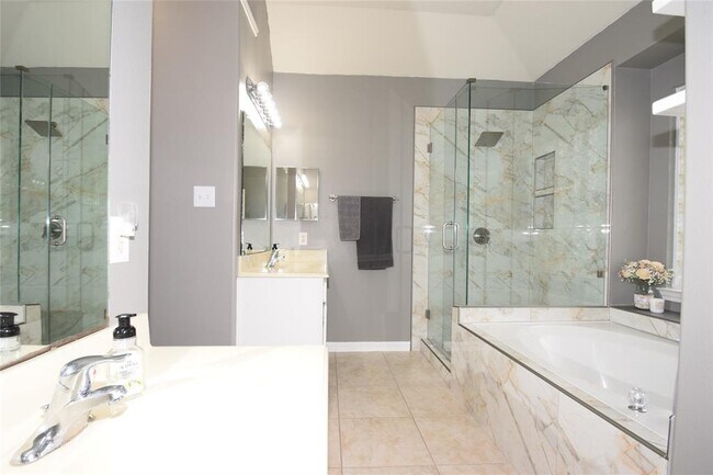 Building Photo - 24239 Yelverton Glen Dr