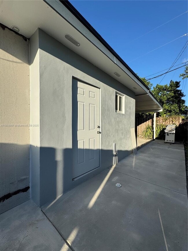 Building Photo - 19035 NW 11th Ct