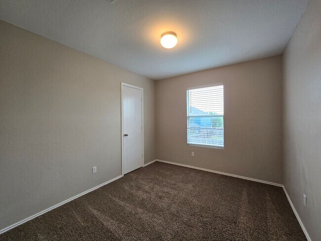 Building Photo - 5302 Lyra Dr