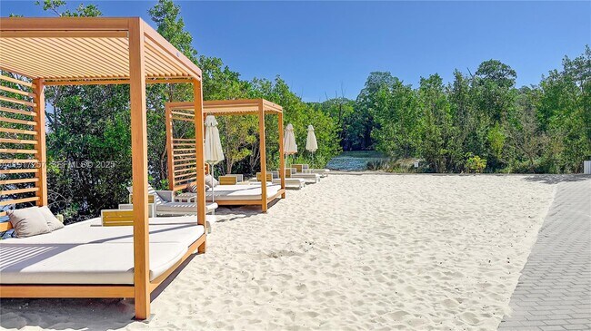 Building Photo - 16385 Biscayne Blvd