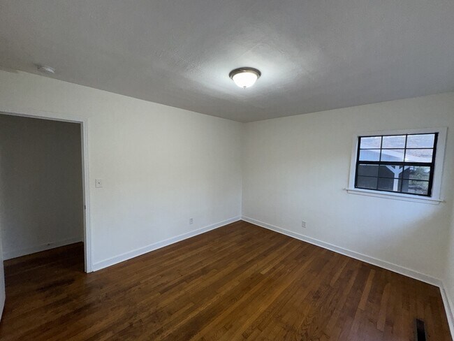 Building Photo - 3147 Shirley Dr