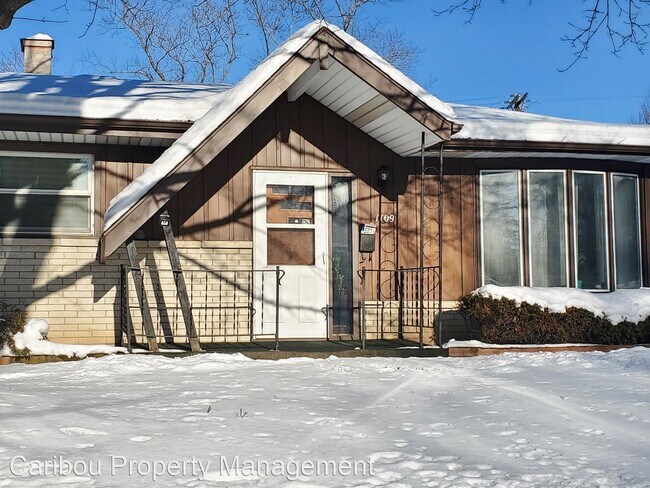 Building Photo - 3 br, 1.5 bath House - 1109 Timothy Ave