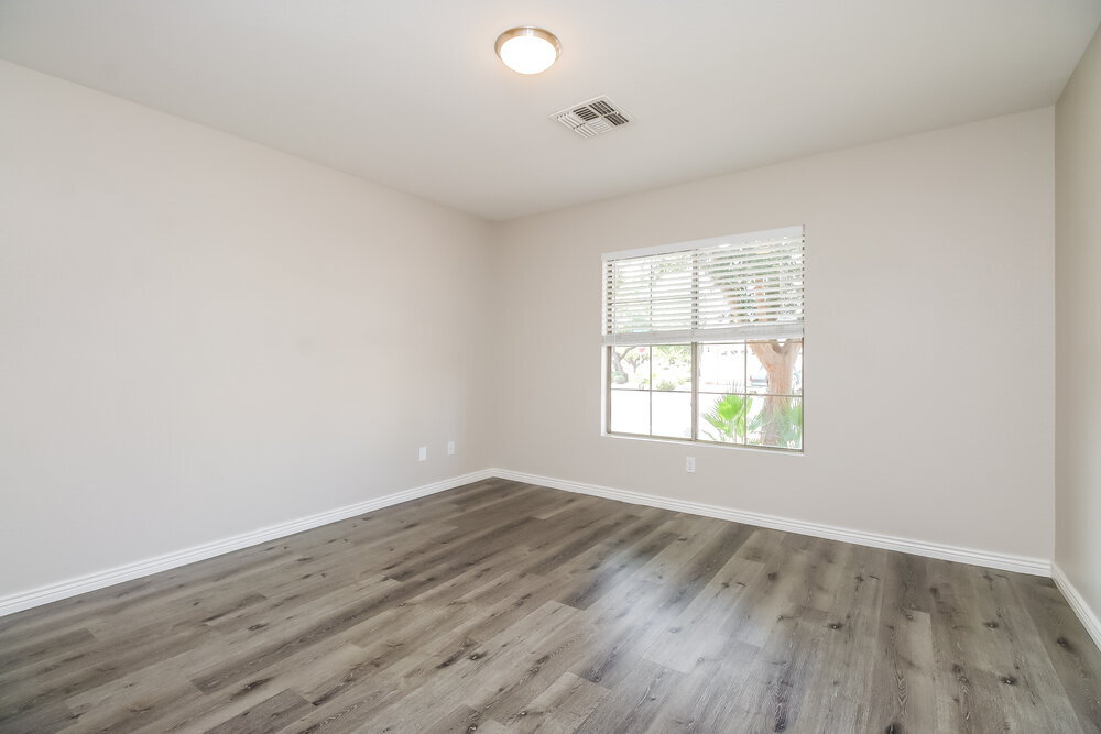 Building Photo - 878 E Pollino St