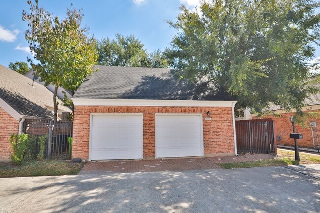 Building Photo - 7665 Ameswood Rd