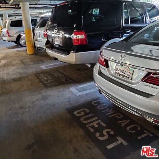 Building Photo - 12375 Osborne Pl